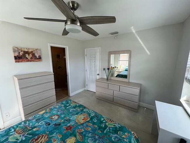 Building Photo - 8777 Warwick Dr