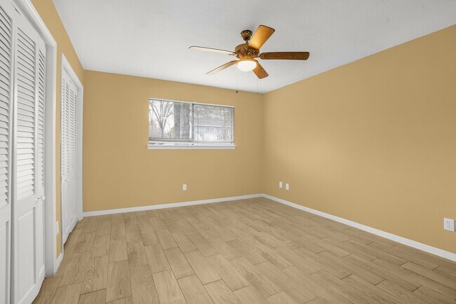 Building Photo - 3303 Glen Spring Dr