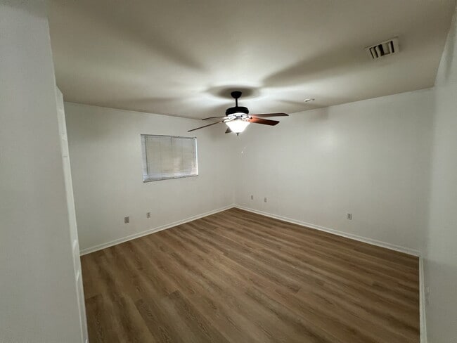 Building Photo - 3/2/1 W/ Solar estimated savings of $200 i...