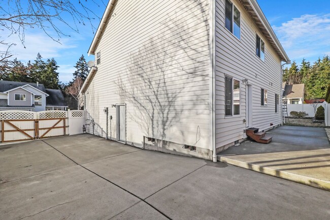 Building Photo - 3 Bed 2.5 Bath - Dog Friendly - NAS Whidbey