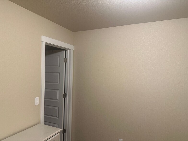 Building Photo - 1290 Antrim Loop