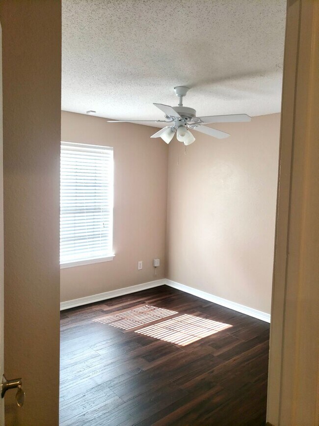 Building Photo - Beautiful home with Swimming Pool in the Hammocks. 4 bedroom 2 bath -Pool lawn service included!!!