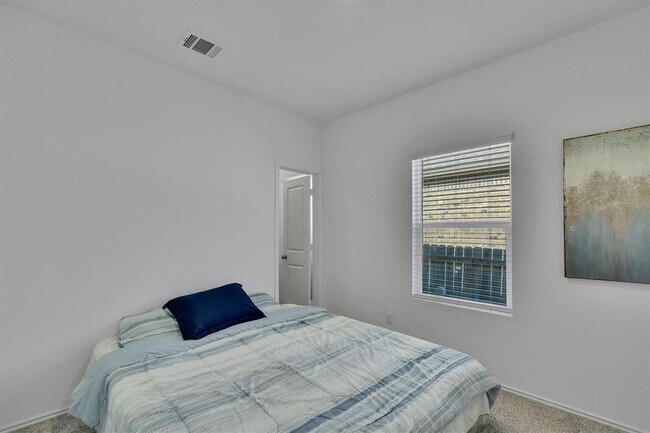 Building Photo - 1621 Brueggerhoff Rd