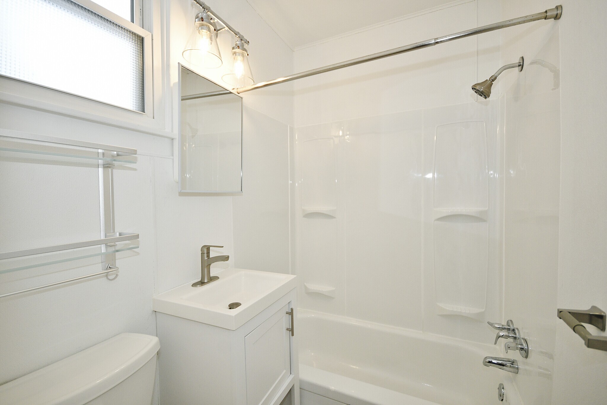 Building Photo - 2611 Voelkel Ave