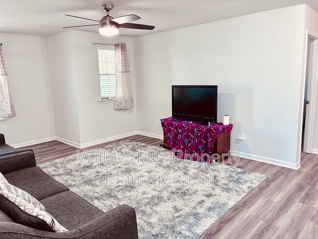 Building Photo - 993 Deaton Dr