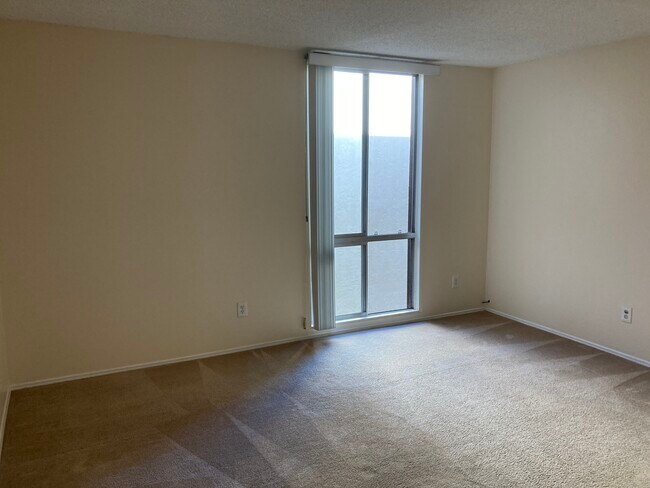 Master Windo - 6455 La Jolla Blvd