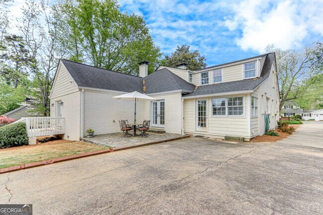 Building Photo - 954 Cherokee Rd