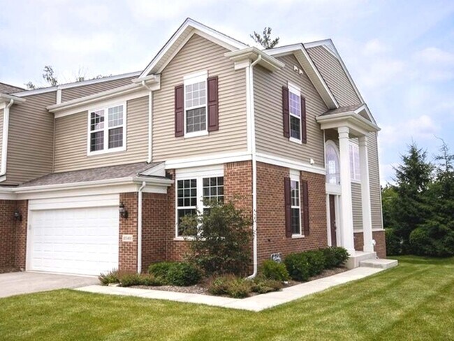 Primary Photo - 10S410 Carrington Cir