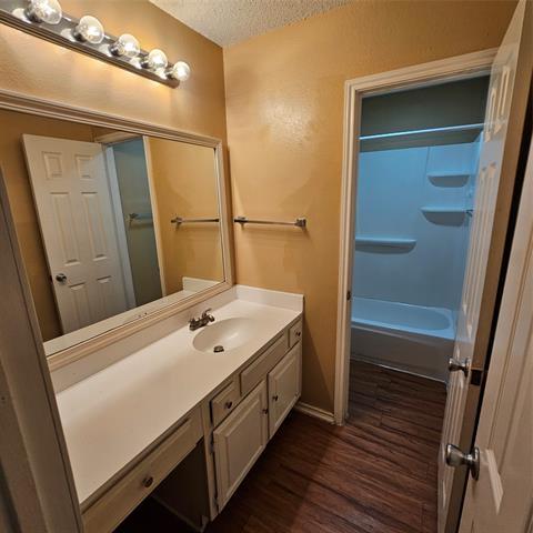 Building Photo - 1402 Darr St