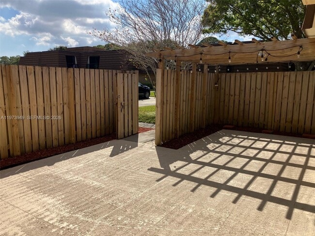 Building Photo - 1123 11th Ln