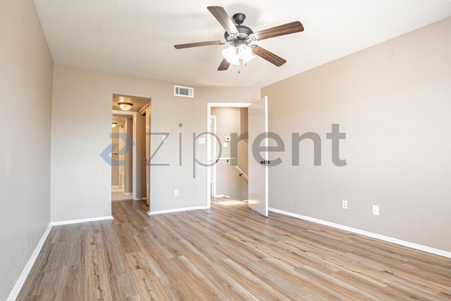 Building Photo - Unit A