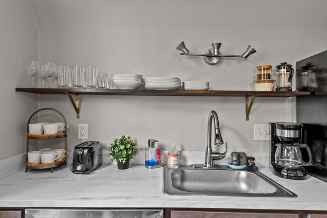 Building Photo - 4600 McPherson Ave