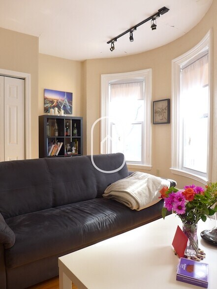 Building Photo - 49 Delle Ave