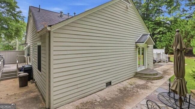 Building Photo - 857 Chattahoochee Dr