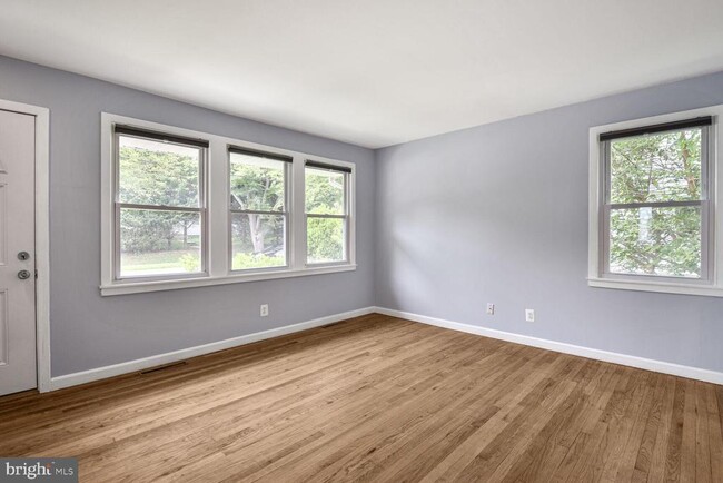 Building Photo - 1606 Crawford Dr