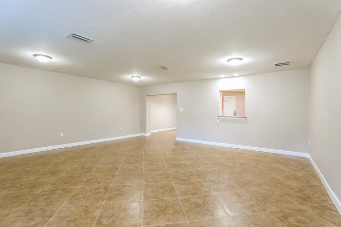 Building Photo - 3122 47th Ave E