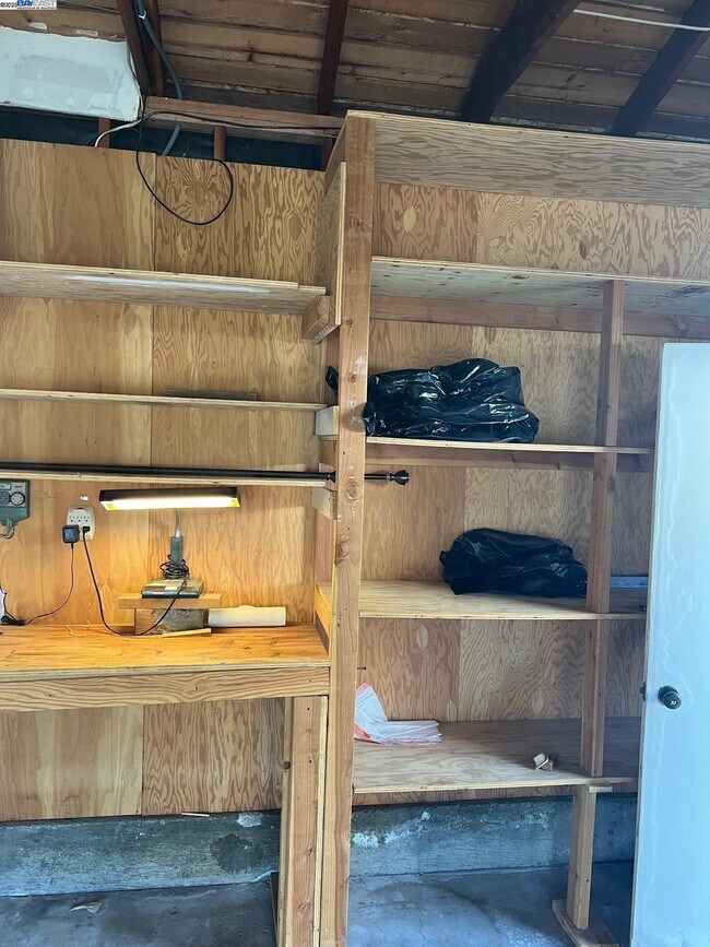 Building Photo - 515 Rolling Hills Ln