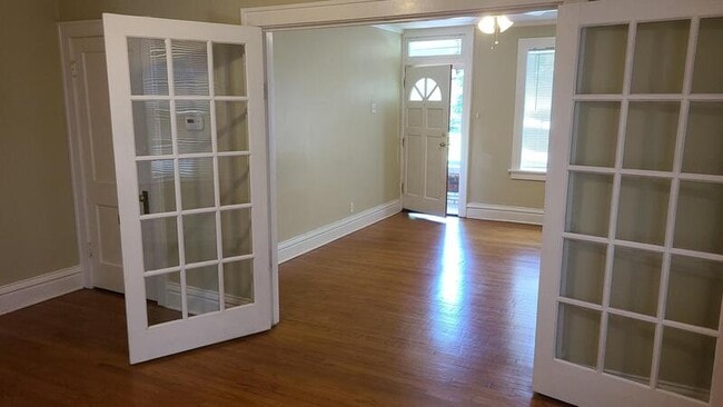 Building Photo - 3945-3947 Utah St