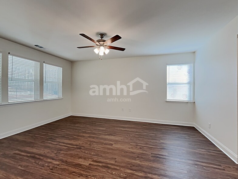 Building Photo - 7049 Creeksong Dr