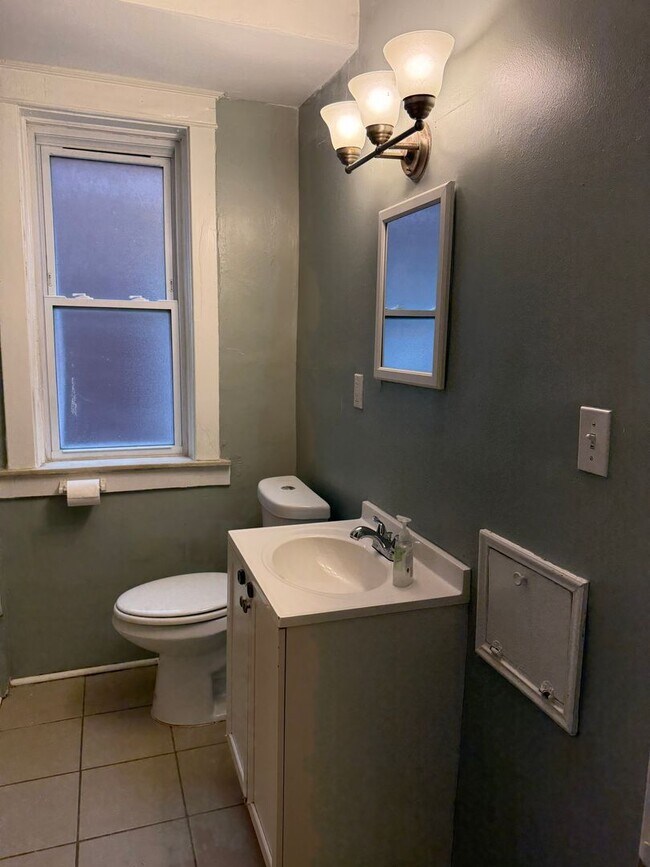 Building Photo - 5319 Sutherland Ave