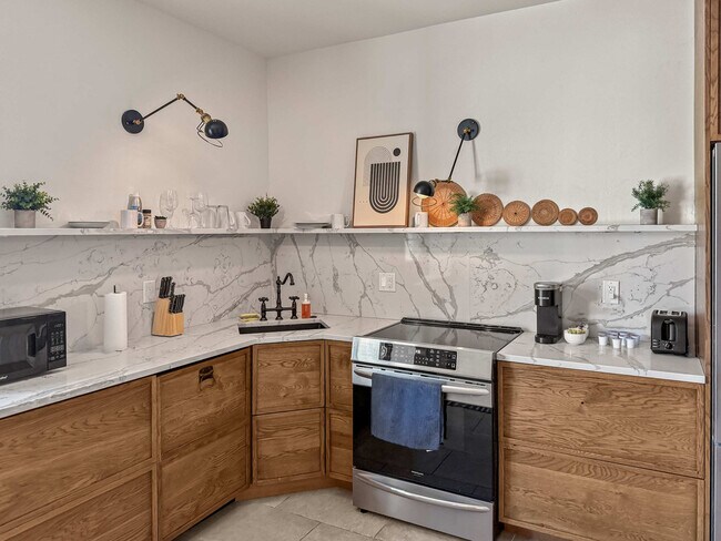 Building Photo - 309-11 South St