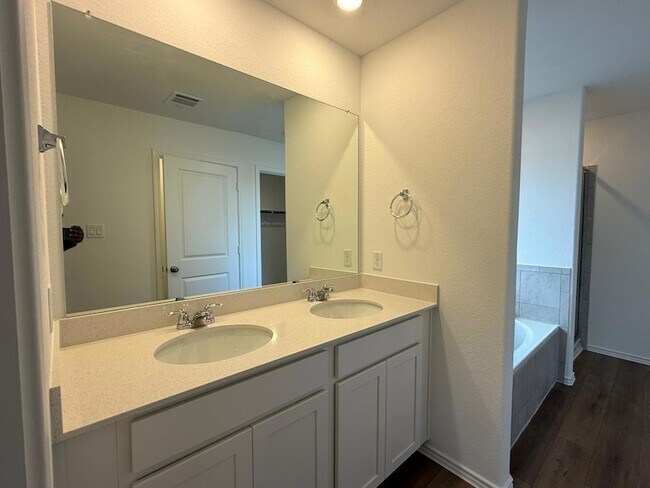 Building Photo - 290 Gresham