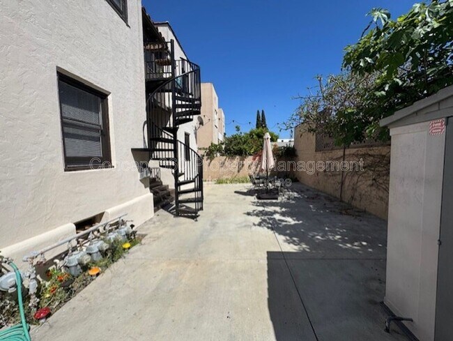 Building Photo - 1144 E Appleton St