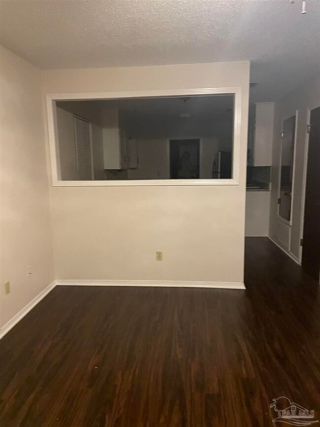 Building Photo - 10049 Hillview Rd