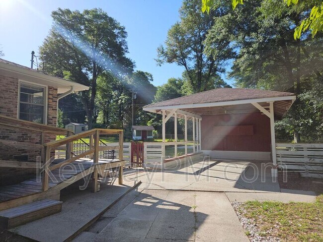 Building Photo - 13 Erskine Ln