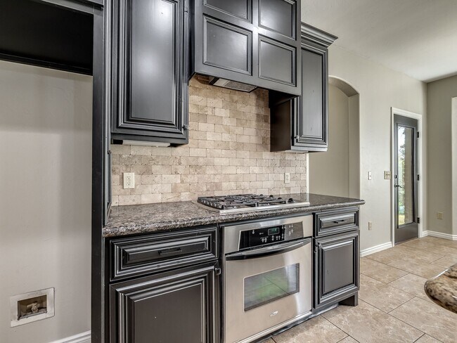 Building Photo - 8900 Belcaro Dr