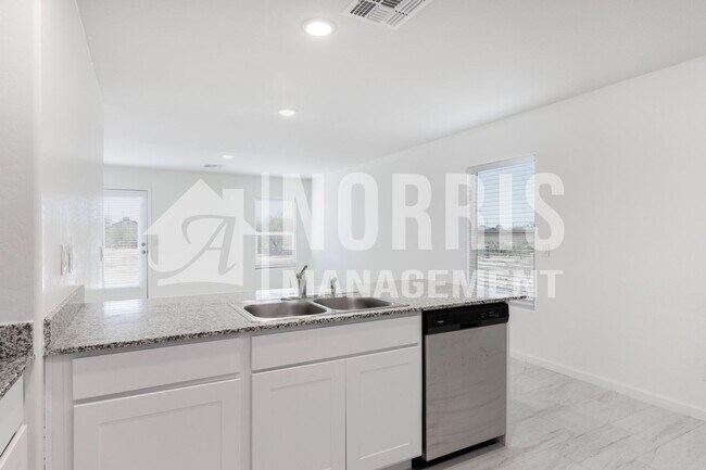 Building Photo - Newer Home in Eloy