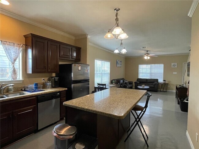 Building Photo - 6909 Appomattox Dr