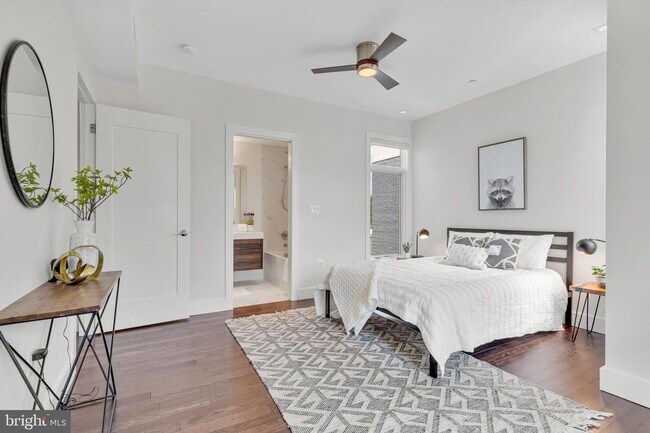 Building Photo - Sunny & Spacious NoMa penthouse with off-s...