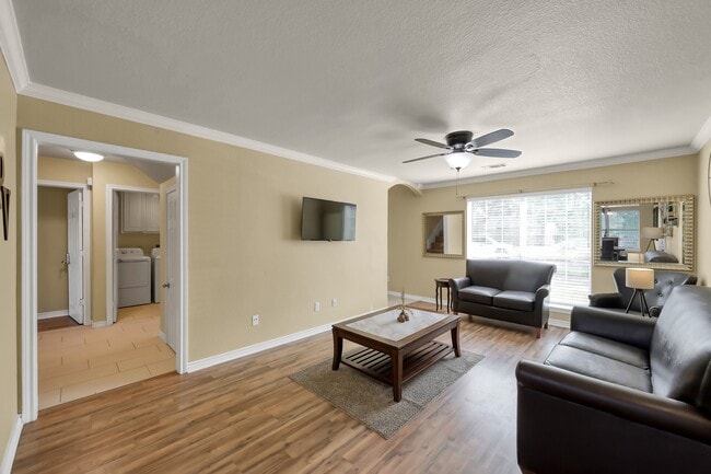 Building Photo - 125 Pine St