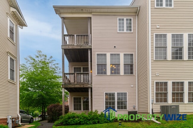 Building Photo - 11011 Chelsea Way