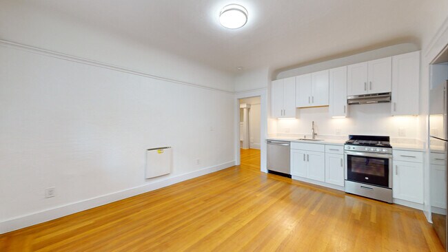 Primary Photo - 905 Pine St