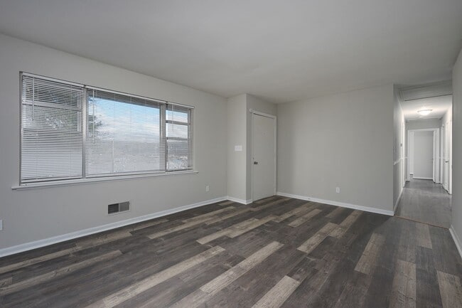 Building Photo - Newly renovated, spacious and versatile house waiting to be a home!