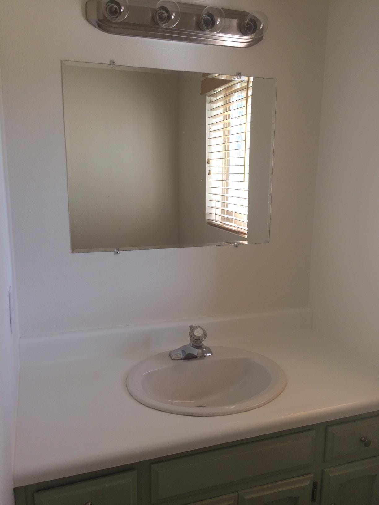 Building Photo - 1202 Avenida del Sol