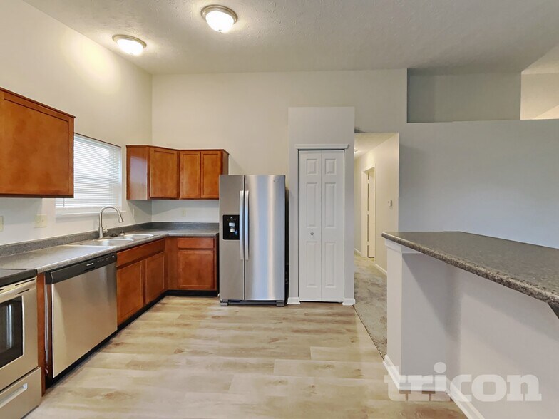 Building Photo - 5237 Montavia Ln