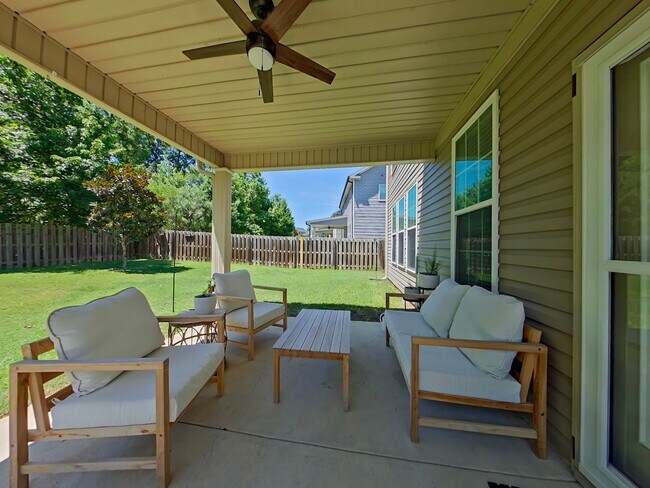 Building Photo - Beautiful 4 Bedroom home in Canterbury Farms!