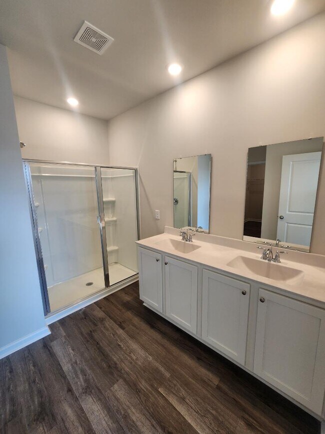 Building Photo - 227 Londonshire Dr