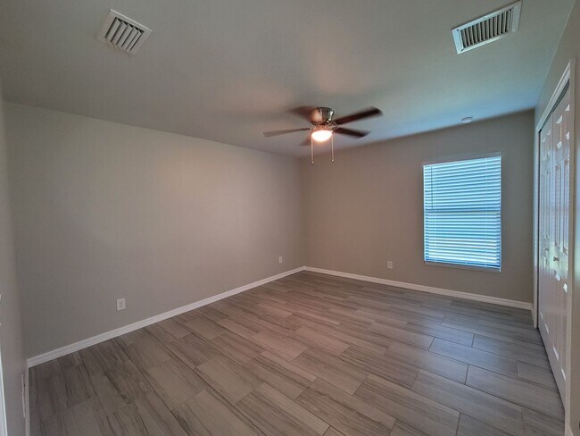 Building Photo - Duplex for rent