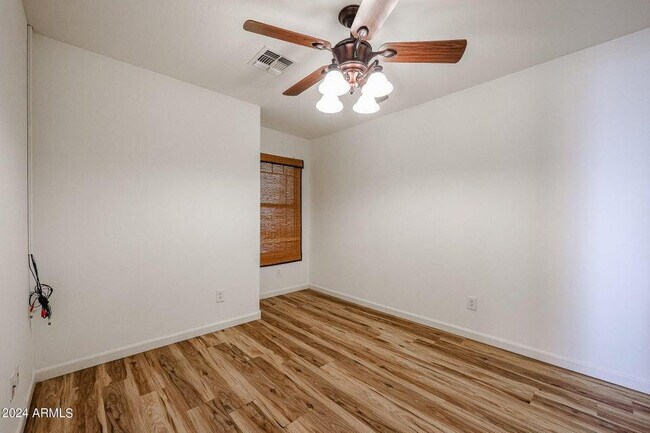 Building Photo - 3974 N Dead Wood Dr