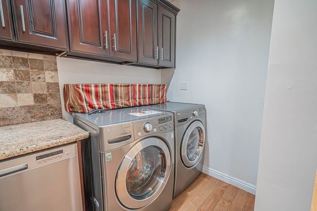 Building Photo - Charming 3-Bedroom Home for Rent in La Crescenta!