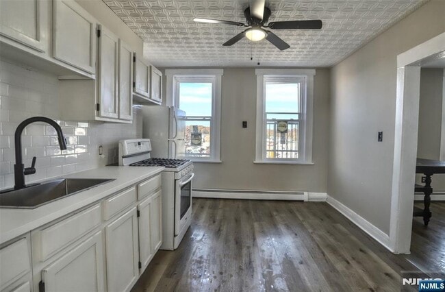 Building Photo - 743 Harrison Ave