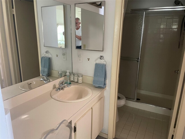 Building Photo - 5675 Northpointe Ln