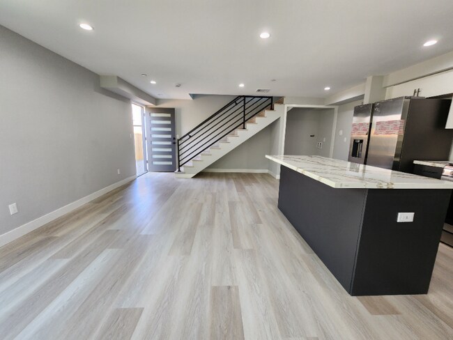 Building Photo - 2223 S Highland Ave