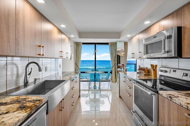 Building Photo - 250 S Ocean Blvd
