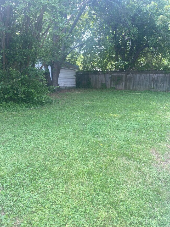 Building Photo - Adorable Old West Durham Home / Fenced Bac...