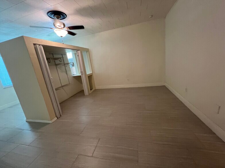 Building Photo - 1005 Vine St